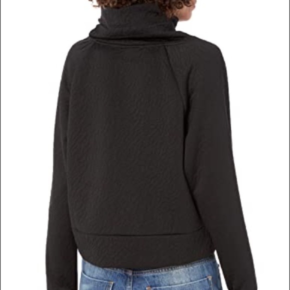 JUICY Couture Women’s Jacquard Quilted Crop Pullover M NWT - Picture 6 of 7